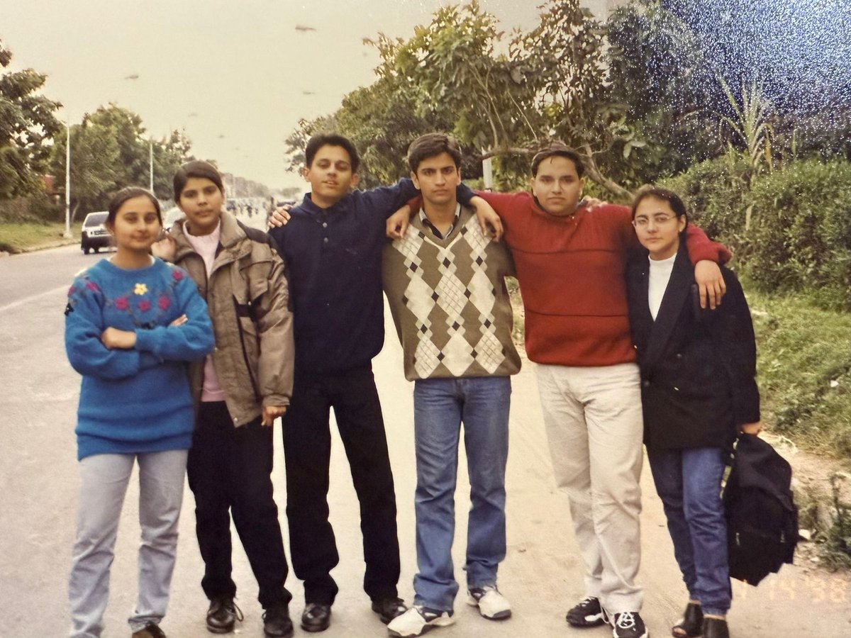 ChefKunalKapur's tweet image. Kuch yaadein purani album se! &amp;lt;3

#OldFriends #Throwback #ThursdayFun