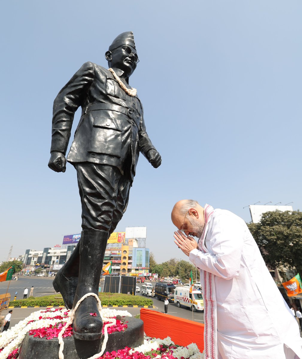 AmitShah's tweet photo. ‘पराक्रम दिवस’ के अवसर पर अहमदाबाद के सुभाष चौक पर स्थित आज़ादी के महानायक नेताजी सुभाषचंद्र बोस जी की प्रतिमा पर माल्यार्पण किया।

आज़ादी के इतिहास में अमिट छाप छोड़ने वाले नेताजी की वीरगाथा देश की युवा पीढ़ी को देशभक्ति और निःस्वार्थ सेवा के लिए प्रेरित करती रहेगी।

'પરાક્રમ દિવસ' પર અમદાવાદના સુભાષ ચોક ખાતે સ્વતંત્રતાના મહાનાયક નેતાજી સુભાષચંદ્ર બોઝની પ્રતિમાને પુષ્પાંજલિ અર્પણ કરી.

આઝાદીના ઈતિહાસમાં અમિટ છાપ છોડનાર નેતાજીની શૌર્યગાથા દેશની યુવા પેઢીને દેશભક્તિ તેમજ નિઃસ્વાર્થ સેવા માટે પ્રેરિત કરતી રહેશે.