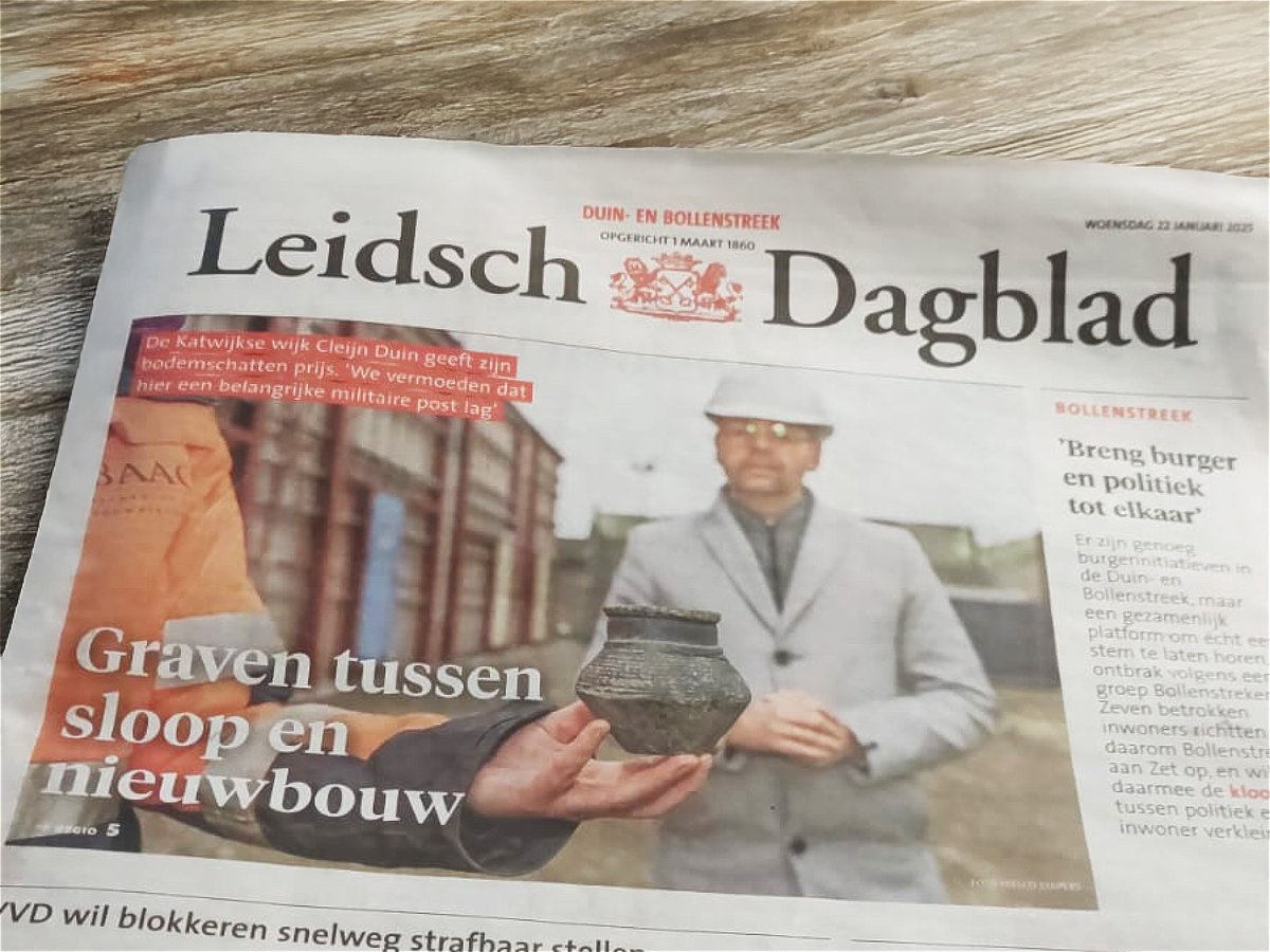 BaacBv's tweet photo. Met ons project in Katwijk hebben we de voorpagina van het Leidsch Dagblad gehaald! Laat de volgende leuke vondsten maar komen! Lees het hele artikel hier: https://t.co/3xgOQyR34L https://t.co/iRCnRKouqS