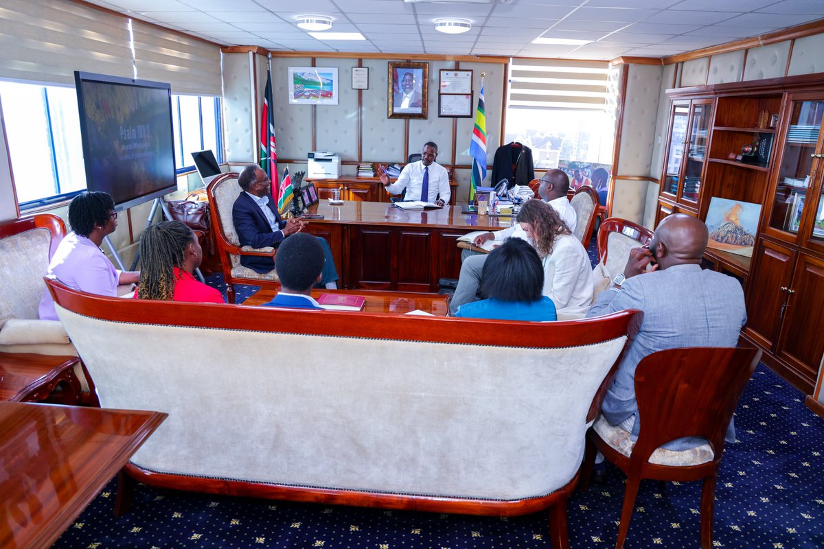 EnviClimateC_Ke's tweet photo. Environment and Climate Change Principal Secretary Dr. Eng Festus K Ng'eno this morning hosted in his office a team from the World Resources Institute (WRI) led by Prof. Karanja Njoroge. https://t.co/MvdcnLyfcM