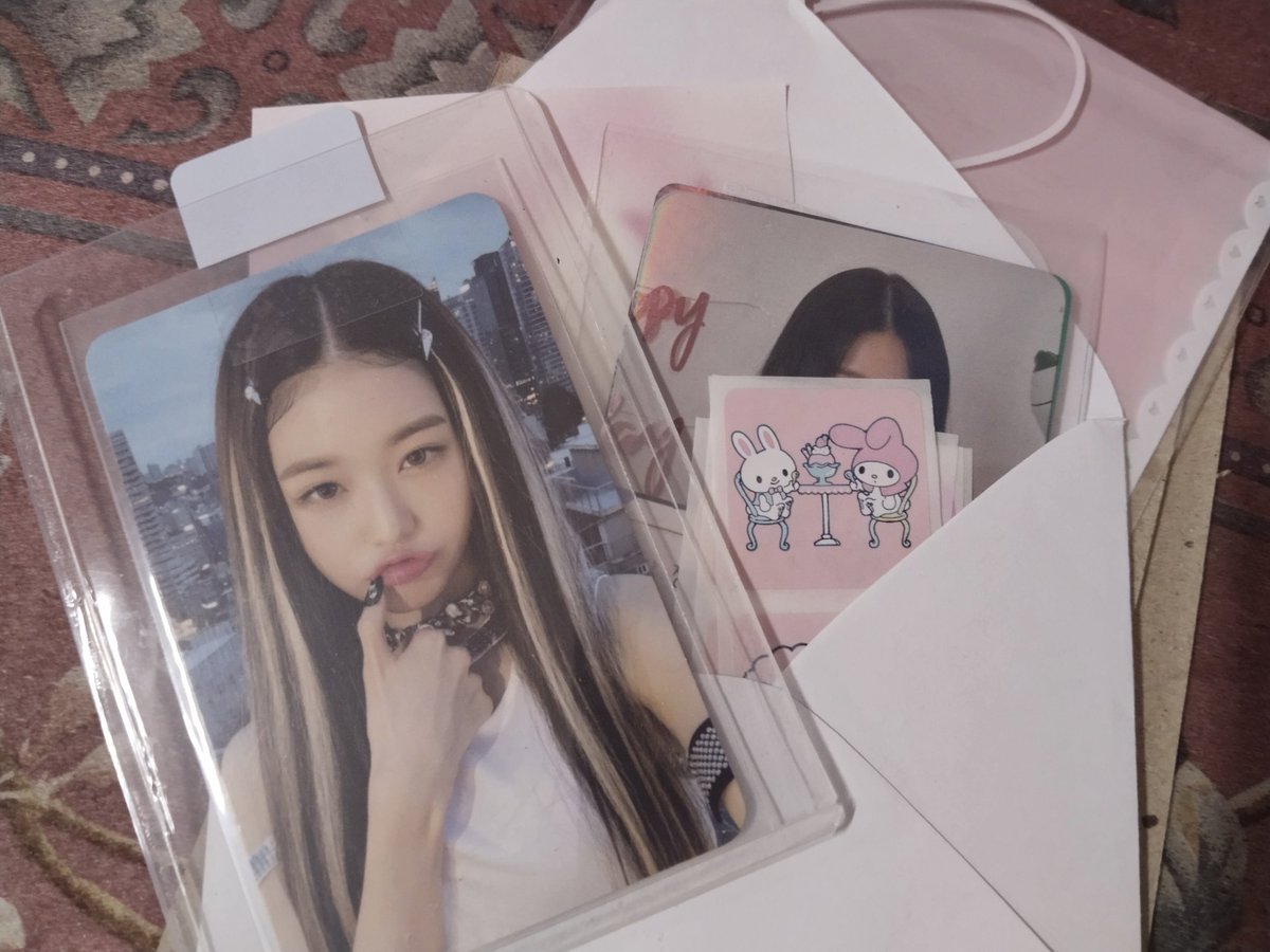 lshluver's tweet photo. wony arrived safely 🙏🏻 thank u so much po!! 10/10 🙂‍↕️

@2502BASKET #2502proofs https://t.co/dAwwJ99lJS