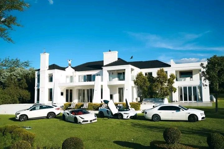MissNtabeni's tweet photo. Can’t believe all along cassper nyovest was renting this house it’s not actually his yhuuu 😭😭😭 https://t.co/gYb5urJBGP
