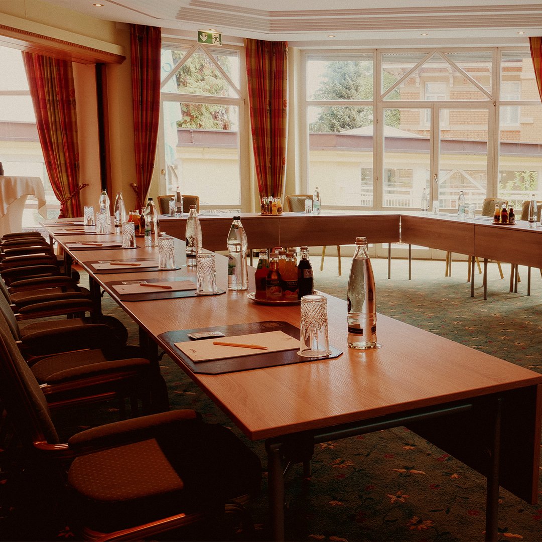 Wichtige Konferenz geplant? 🤗

Reserviere einen Tagungsraum bei uns und arbeite ungestört inmitten der Natur! 🌿

👉 Pauschalen: 
villa-hammerschmiede.de/tagen-feiern/

DAS ERLEBNIS VILLA HAMMERSCHMIEDE – Eintreten und genießen…

#villahammerschmiede #hotel #tagungen #feiern #konferenz