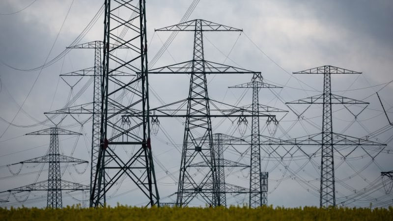Alerte !

La Commission européenne vient de demander à la France « de scinder son marché de l’électricité » en plusieurs entités, en rupture avec l’unification nationale et la création après-guerre d’EDF !
(cf : euractiv.fr/section/energi…)

Au nom « de la concurrence libre et non