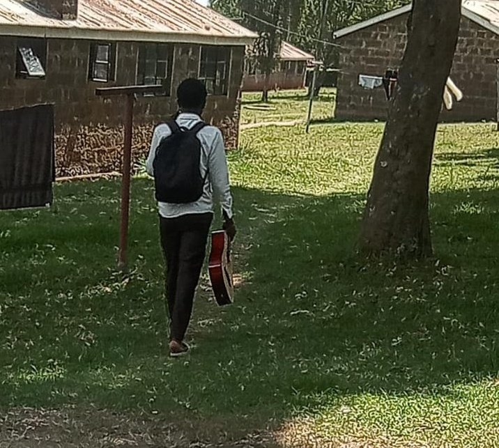 Mapema sana naona simps washachomoa guitar. game itakuwa rough sana.