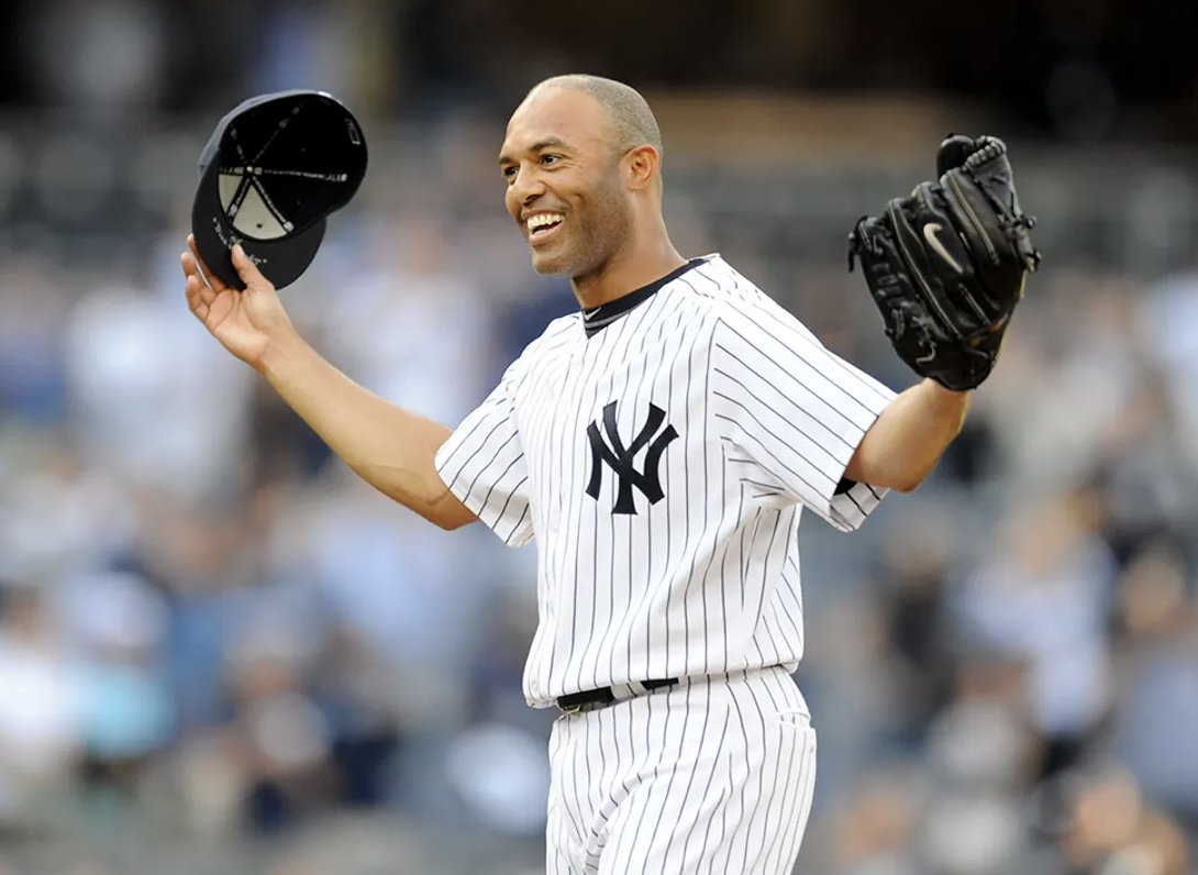 1. Bueno, la gente, me tocó recoger la aguja y ensartarla pa' meterle a este hilo deportivo escandaloso que pone en una posición medio incómoda al único Hall Of Fame del béisbol unánime...

Mariano Rivera, su esposa, la iglesia y el abuso sexual de una menor.