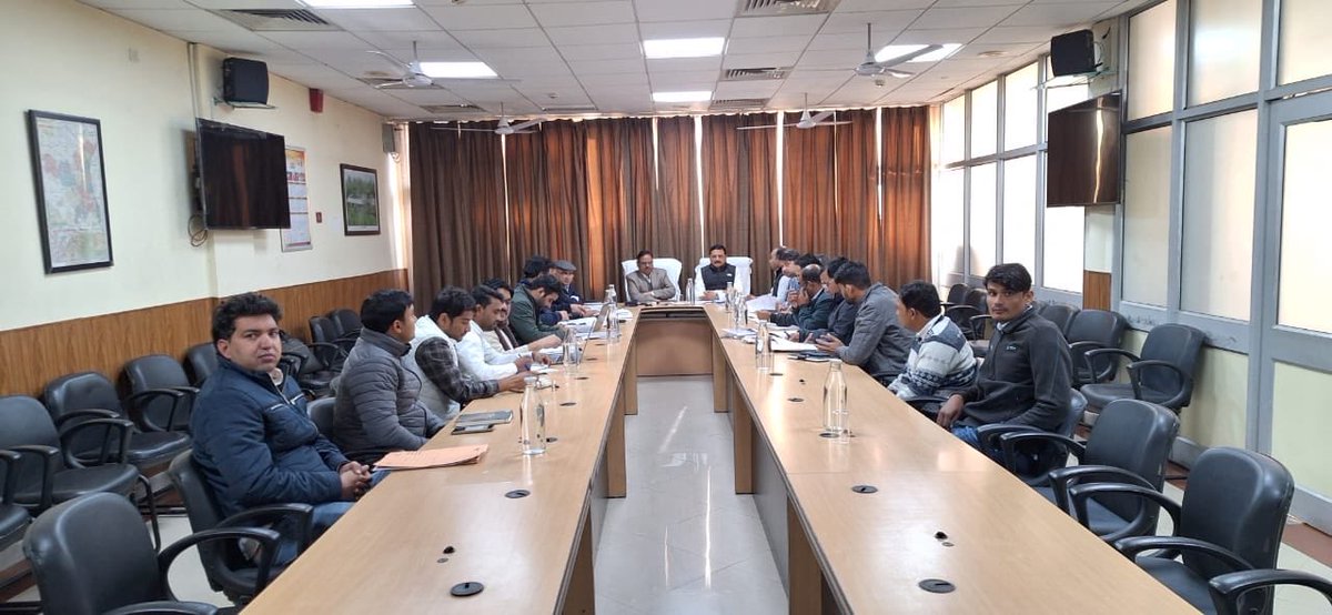 ErMammanKhan's tweet photo. आज पंचकुला में जन स्वास्थ्य अभियांत्रिकी विभाग( PHED) के उच्च अधिकारियों की जल जीवन मिशन के तहत अधूर पड़े कमो को पूरा करने के लिए मीटिंग ली!
इसमें मुख्य रूप से इंजीनियर इन चीफ, चीफ इंजीनियर, एसई,एक्सईएन, SDO और  JE’s सहित तमाम विभागीय अधिकारी मौजूद रहे! https://t.co/y5sBghgF5p