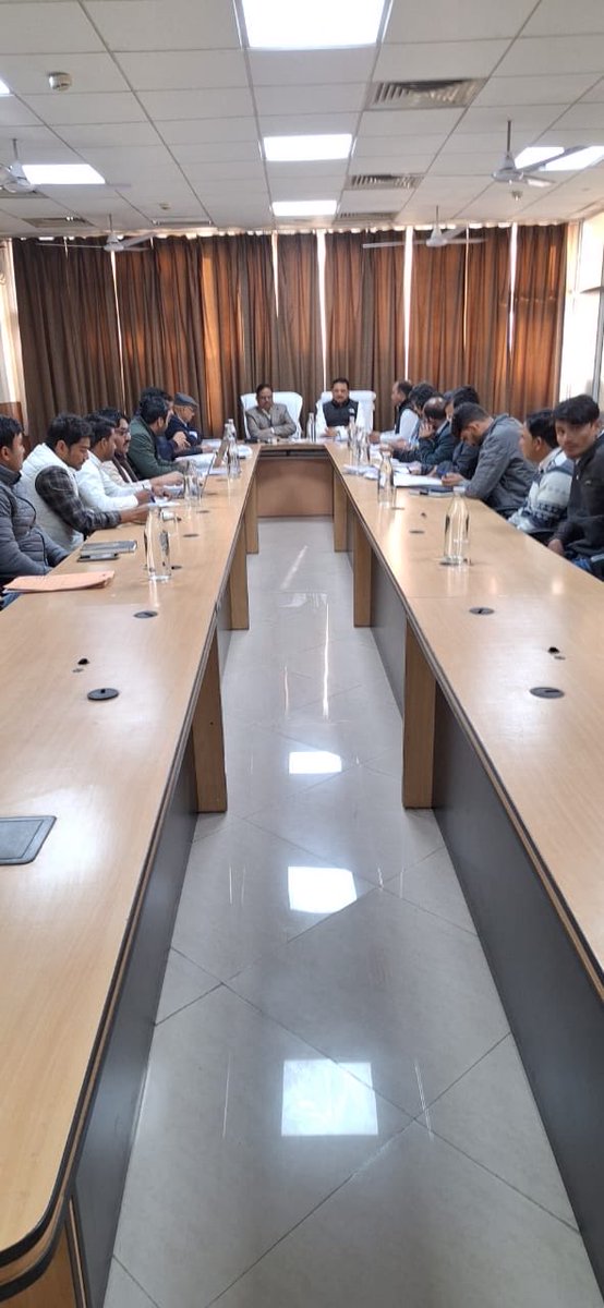 ErMammanKhan's tweet photo. आज पंचकुला में जन स्वास्थ्य अभियांत्रिकी विभाग( PHED) के उच्च अधिकारियों की जल जीवन मिशन के तहत अधूर पड़े कमो को पूरा करने के लिए मीटिंग ली!
इसमें मुख्य रूप से इंजीनियर इन चीफ, चीफ इंजीनियर, एसई,एक्सईएन, SDO और  JE’s सहित तमाम विभागीय अधिकारी मौजूद रहे! https://t.co/y5sBghgF5p