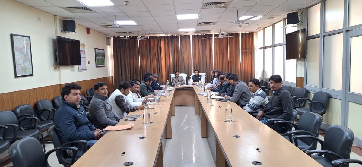 ErMammanKhan's tweet photo. आज पंचकुला में जन स्वास्थ्य अभियांत्रिकी विभाग( PHED) के उच्च अधिकारियों की जल जीवन मिशन के तहत अधूर पड़े कमो को पूरा करने के लिए मीटिंग ली!
इसमें मुख्य रूप से इंजीनियर इन चीफ, चीफ इंजीनियर, एसई,एक्सईएन, SDO और  JE’s सहित तमाम विभागीय अधिकारी मौजूद रहे! https://t.co/y5sBghgF5p
