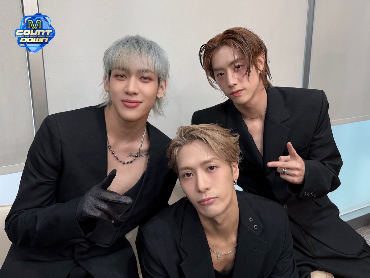 wanwannxx's tweet photo. รูป GOT7 กับโลโก้รายการ MCountdown ในรอบ 4 ปี ㅠㅠㅠㅠㅠㅠㅠ น่ารักกันมากกก ละแบ่งถ่ายรูปอินเตอร์ไลน์กับฮันกุกไลน์ วันนี้ท่าโพสทีมหวังฮอตมาก 5555555555555555

#PYTHONonMCountdown https://t.co/FGdYThHks0