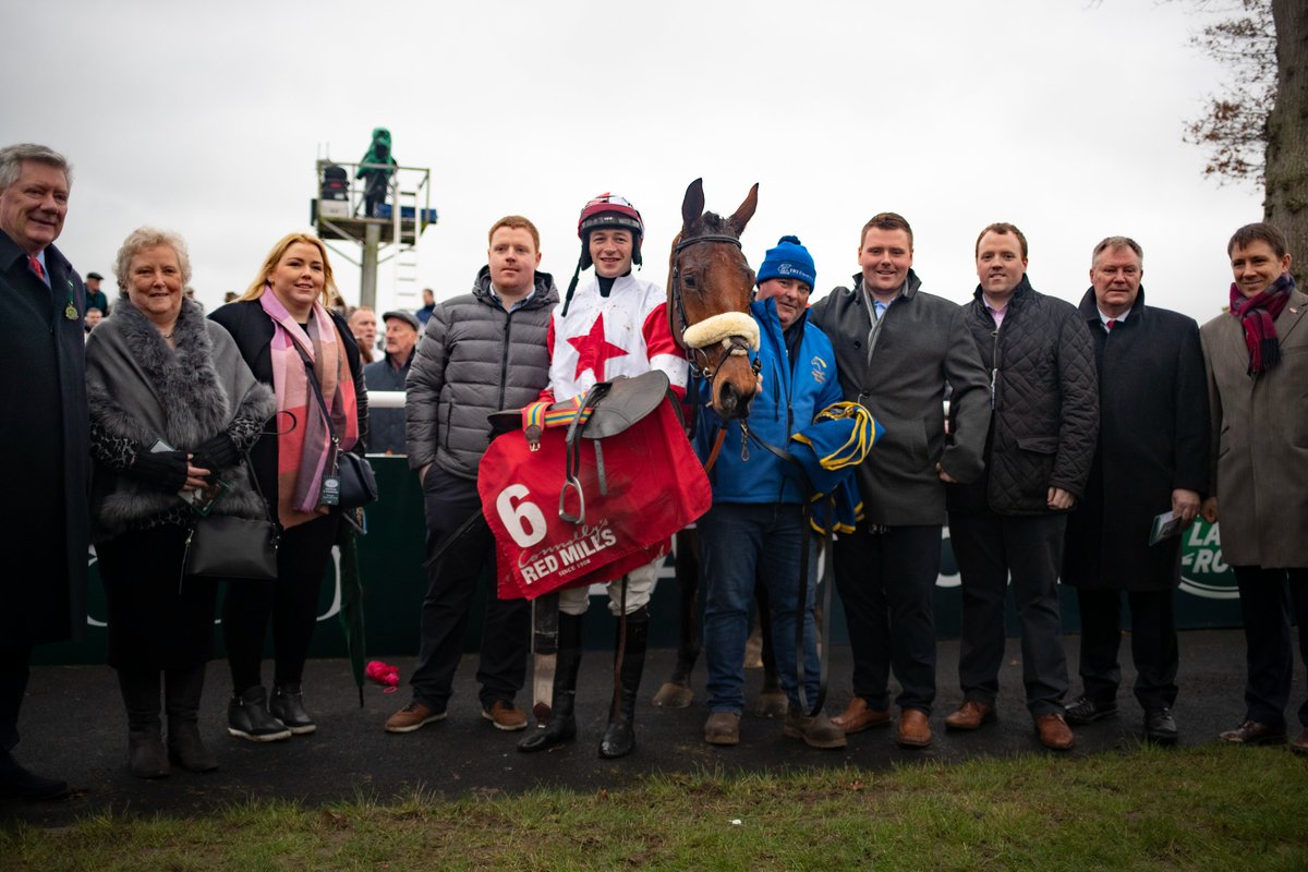 REDMILLSHorse's tweet image. #ThrowbackThursday The Big Dog &amp;amp; David Mullins won the first renewal of the #REDMILLS @IrishEBF_ Auction Series Hurdle run at @GowranPark1 on Thyestes Day back in 2019, what a servant he turned out to be for @PeterRacing &amp;amp; connections 👏👏

#FeedYourDesireToWin