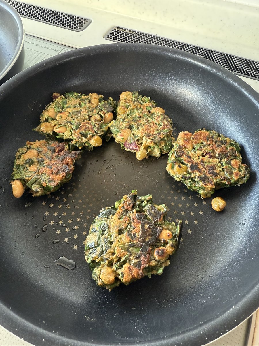 久しぶりに時間がかかる料理作った！最近いつもシンプルで速い料理しか作っていないけど、やっぱり自分でレシピを考えて丁寧に料理するのが好き♡

#vegan