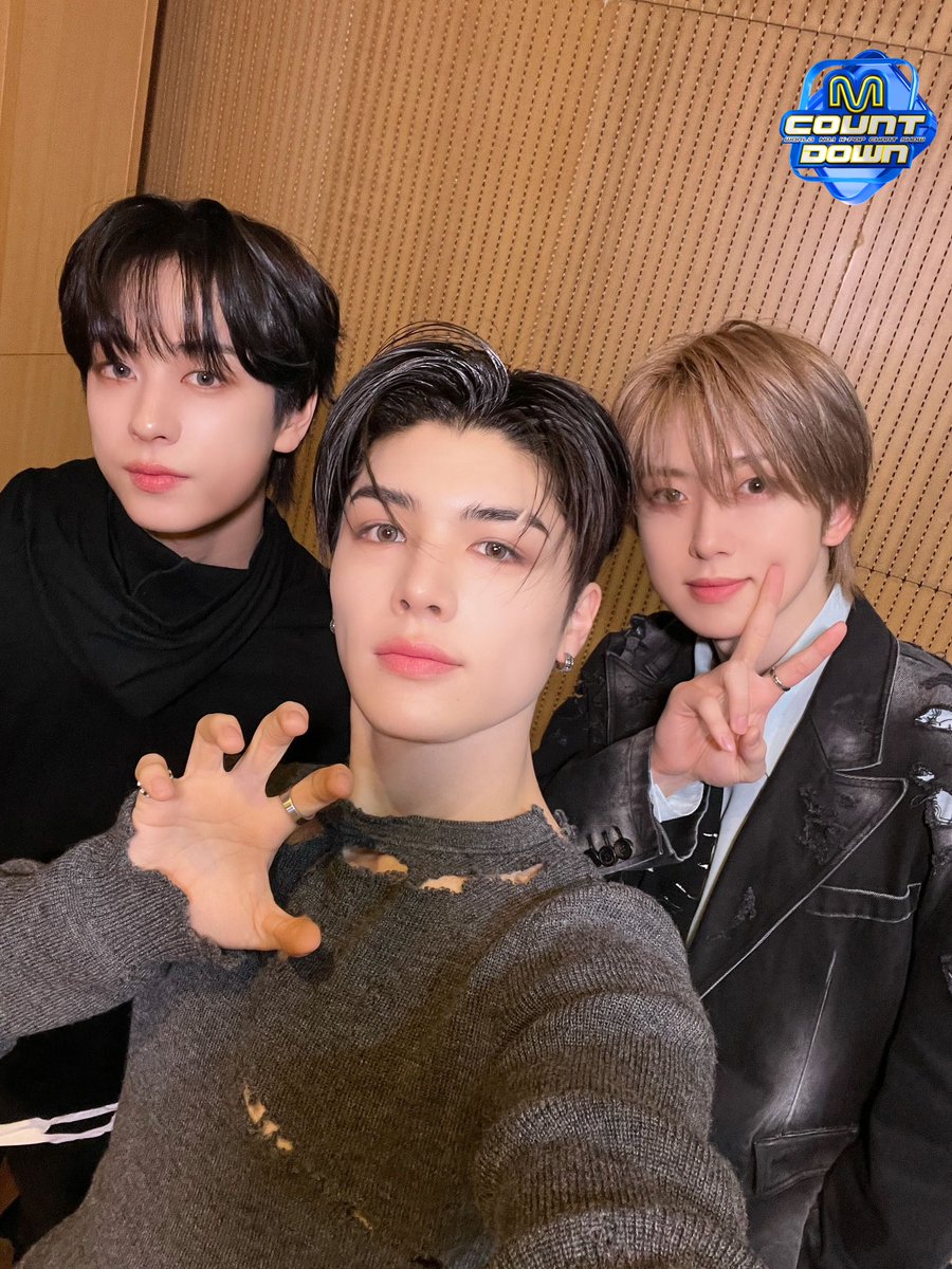 MnetMcountdown's tweet photo. ⚠ 엠카 늑대무리 출몰 주의 ⚠ 

체육의 악마                           아우우🐺
                     댄스의 악마
 아우우🐺                         짱큰하울링시작

    악마늑대들 그레이빌을 떠나 한국 상륙!

기리형... 보고 있어...?
엠카에 앤팀이 왔어
#andTEAM #Yukiakari #DeerHunter https://t.co/2Chqs1vf7k