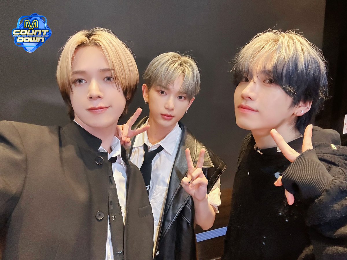 ⚠ 엠카 늑대무리 출몰 주의 ⚠ 

체육의 악마                           아우우🐺
                     댄스의 악마
 아우우🐺                         짱큰하울링시작

    악마늑대들 그레이빌을 떠나 한국 상륙!

기리형... 보고 있어...?
엠카에 앤팀이 왔어
#andTEAM #Yukiakari #DeerHunter