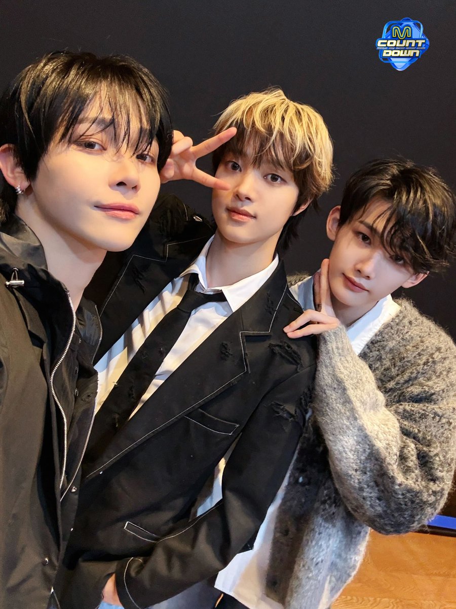 MnetMcountdown's tweet photo. ⚠ 엠카 늑대무리 출몰 주의 ⚠ 

체육의 악마                           아우우🐺
                     댄스의 악마
 아우우🐺                         짱큰하울링시작

    악마늑대들 그레이빌을 떠나 한국 상륙!

기리형... 보고 있어...?
엠카에 앤팀이 왔어
#andTEAM #Yukiakari #DeerHunter https://t.co/2Chqs1vf7k