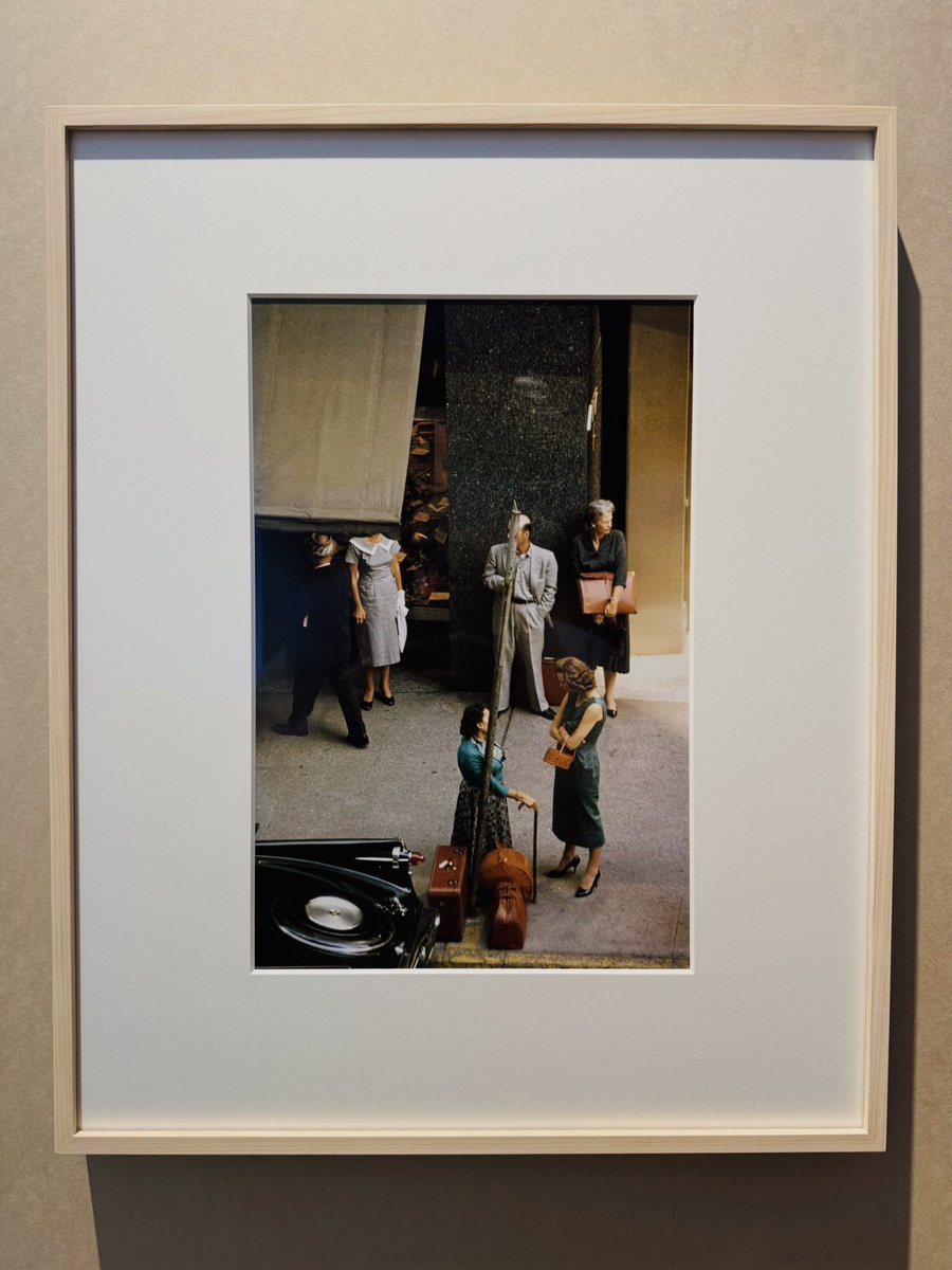 taming422's tweet photo. Saul leiter: Beauty in the Overlooked Ordinary https://t.co/jAXZFxj7BQ