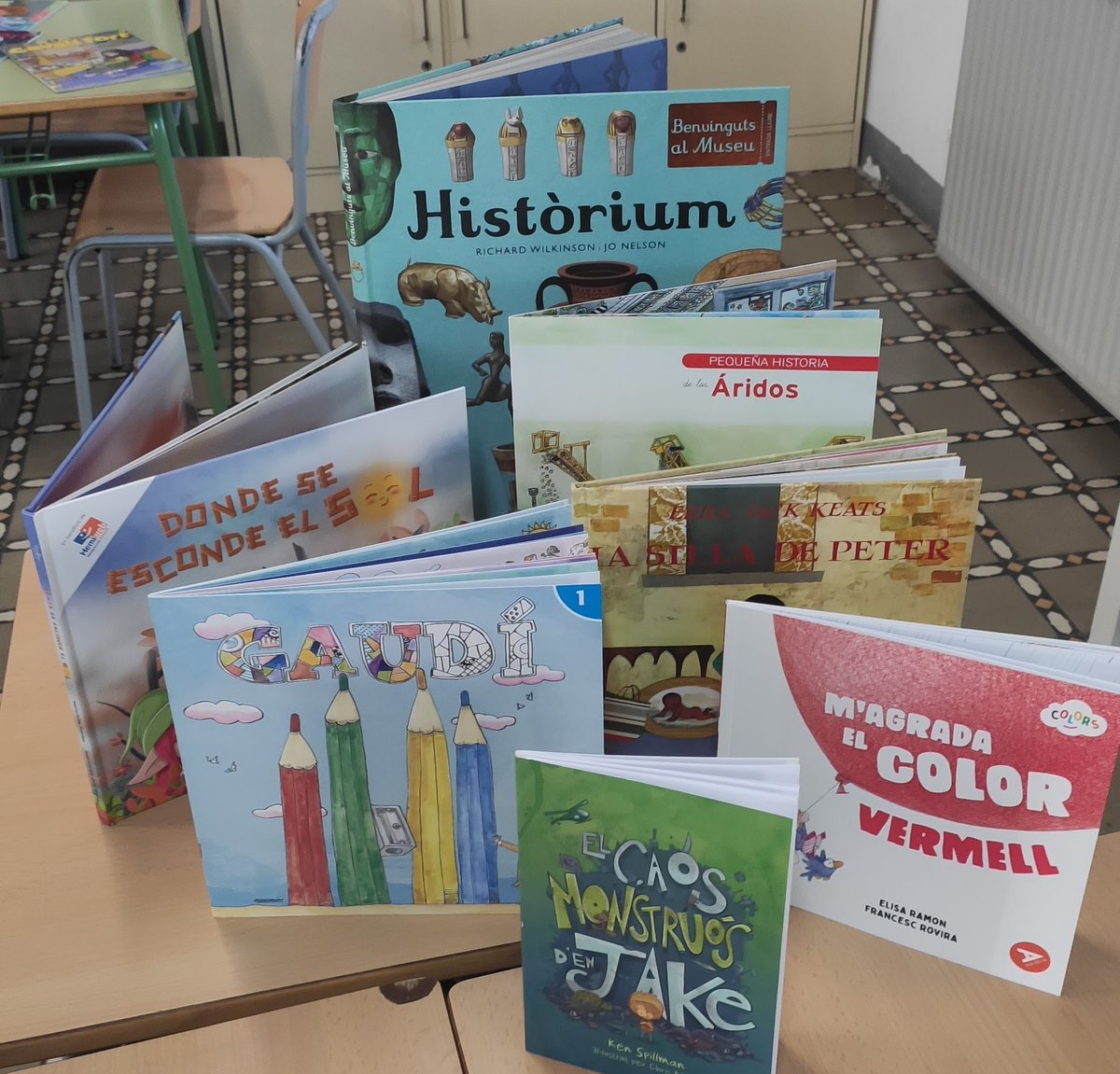 Aquests són els llibres que hem incorporat al fons de la #bibliotecaescolar gràcies a les donacions del <a href="/CprestecCultura/">Central de Préstec</a> .
Moltíssimes gràcies!