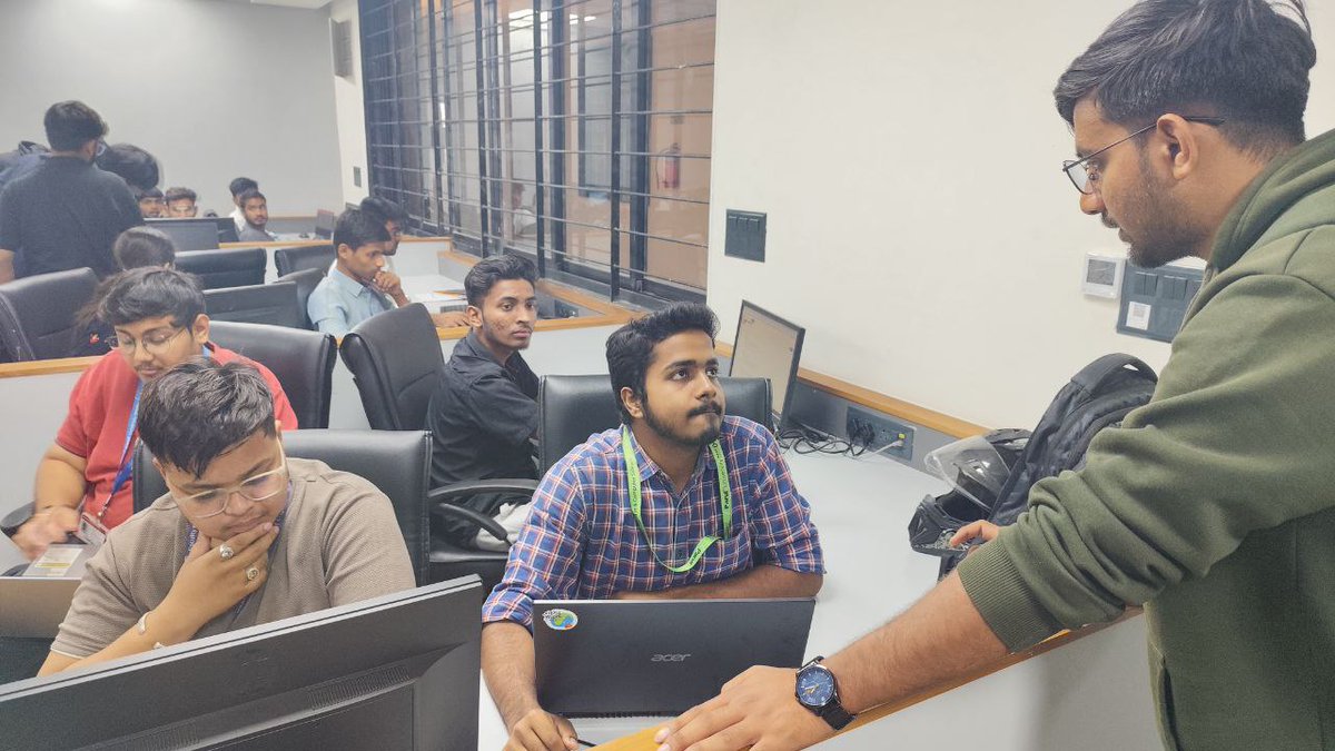 pu_dao_'s tweet photo. Workshop in action!🚀
Participants are learning how to create their first Move contract and experiencing the power of Aptos.🧠
Exciting to see developers hands-on with blockchain tech🧑💻
#MoveLang #BlockchainDev #AptosTech https://t.co/nCsQTfJMrq