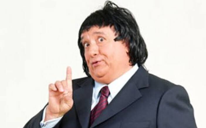 No pude evitarlo pero me recordó al icónico personaje de Luis de Alba, el Pirruris 🤣