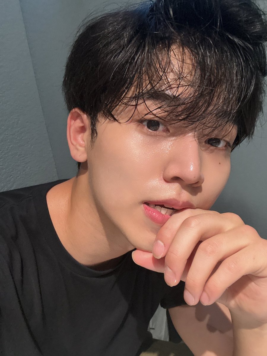 OmegaX_members's tweet photo. [#OX]

😥💦

#OMEGA_X #오메가엑스
#혁 #HYUK https://t.co/Ya2xfh1qHo