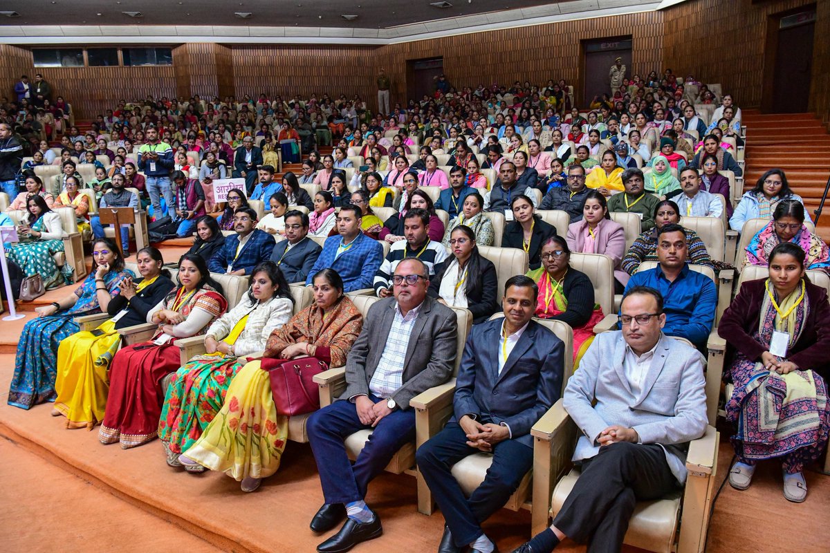 BhajanlalBjp's tweet photo. आज जयपुर में महिला एवं बाल विकास विभाग के कार्मिकों के राज्य स्तरीय आमुखीकरण कार्यक्रम "सशक्त नींव, उज्ज्वल भविष्य" में सहभागिता करते हुए उपस्थित जनों को संबोधित किया।

इस अवसर पर हमारी सरकार द्वारा राजस्थान में महिला सशक्तीकरण, बाल विकास एवं पोषण सुरक्षा के क्षेत्र में किए गए महत्वपूर्ण कार्यों पर विस्तृत प्रकाश डाला।

हमारी सरकार महिलाओं के आर्थिक सशक्तीकरण, बाल संरक्षण एवं समग्र विकास हेतु प्रतिबद्ध है।

#हर_घर_खुशहाली