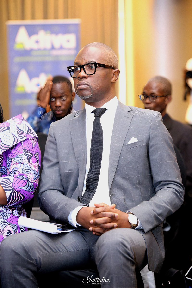 AKyungu86944's tweet photo. Enjeux de la mobilité urbaine en RDC : Alain KYUNGU ressasse ses recommandations  pour Kinshasa aux assises de  " #WILA ". 

Alain Kyungu Mushidi, Secrétaire général adjoint de l’UDPS Kibassa, a été convié en tant que panéliste et invité d’honneur à la conférence organisée par Women in Logistics Africa (@WILA_AFRICA ), ce mercredi, à l’hôtel Aarjan Rotana. Cet honneur lui a été accordé en reconnaissance de son combat citoyen sur la question des embouteillages, un fléau qui paralyse la capitale congolaise. Placée sous le thème "Les enjeux de la mobilité urbaine en RDC", cette rencontre a réuni des figures de premier plan, notamment l’Honorable @EliezerNtambwe0 et @davidthonon1964 , Délégué Général de Wallonie-Bruxelles.

Dans son intervention, Alain Kyungu a dénoncé l’inaction autour du Plan Directeur de Mobilité Urbaine, élaboré par le gouvernorat, et a proposé des solutions audacieuses : 
•la *Décentralisation* des services de l'État dans les zones périphériques afin d'éviter à la population d'être obligé de rallier en masse le centre-ville. 
 •la *Rationalisation* du projet Métro bus, une infrastructure qu’il juge essentielle pour moderniser le transport public, à condition qu’elle  soit adaptée aux besoins spécifiques de Kinshasa et conforme aux standards internationaux.
• *Relance du projet de la ville Kitoko* aux fin d'abriter quelques services publics pour un équilibre de traffic vers de grands centres d'intérêt urbains. 

Ce plaidoyer, salué par l’ensemble des participants, a mis en lumière l’approche visionnaire d’Alain Kyungu dont les  propositions à la fois réalistes et ambitieuses l'affirment comme un acteur clé de la transformation urbaine à Kinshasa.
@Presidence_RDC 
@central_sage