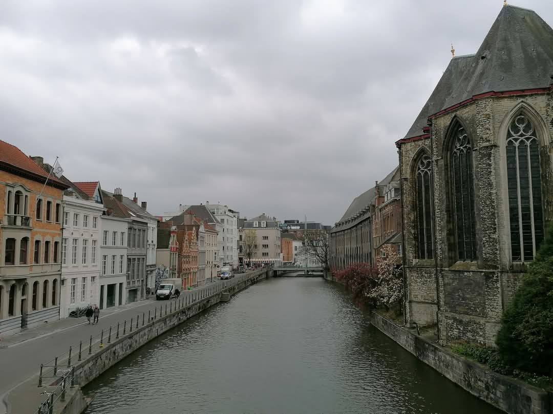 skymanuelima's tweet photo. Na cidade de Gante ou Genth, na Bélgica, das várias igrejas ali existentes o destaque vai para: A Igreja de São Nicolau, um dos marcos mais antigos e proeminentes do século 13 como um substituto para uma igreja românica anterior. #Gante #Genth #Bélgica #travelphotography #viagens https://t.co/7kcVFpEd4R