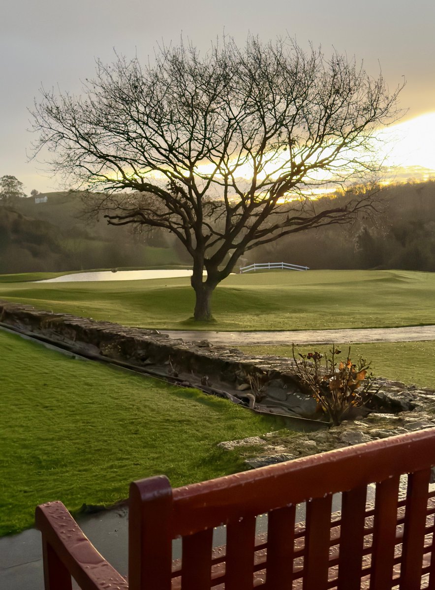 Aquí, el golf es tan protagonista como la belleza del entorno que lo rodea🌅 #golfsantamarina

#sevedesign #golfcantabria #campodegolf #destinodegolf #golfynaturaleza #cantabria