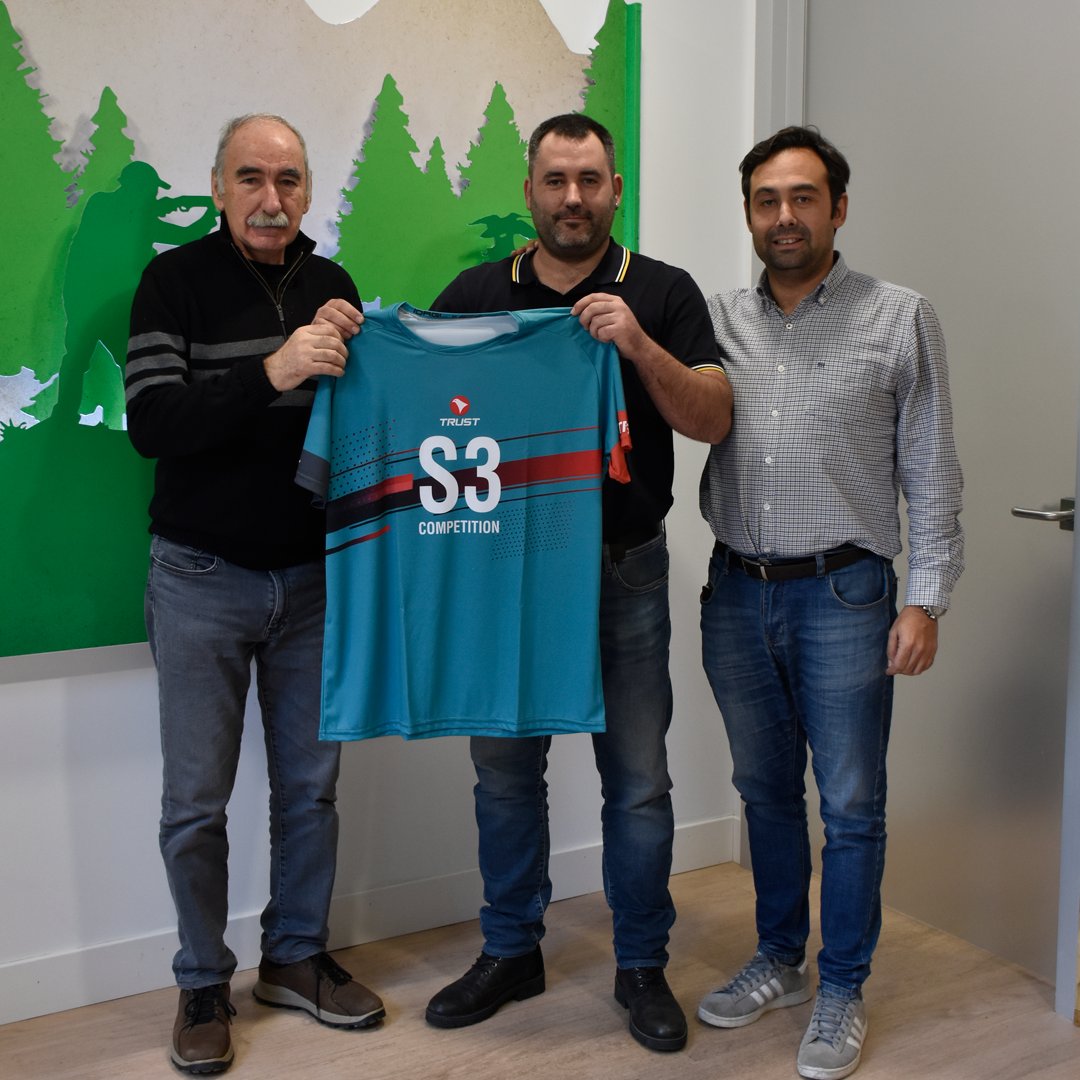 Cartuchos_TRUST's tweet photo. ¡Nueva incorporación al equipo Trust!
Unai Axpe, actual Campeón del Mundo 2024 de Trap 5, ficha en este 2025 por Cartuchos Trust para incorporarse a su equipo de Tiro Deportivo.
¡Bienvenido al equipo, Unai!
#equipotrust #tiroalplato #tirodeportivo #tiroenespaña #tiroolimpico https://t.co/4qxZi1m9vR