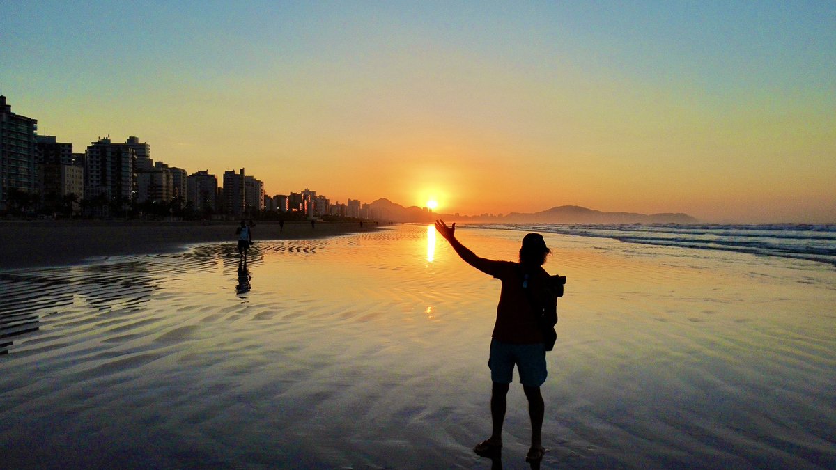 CelsoFillol's tweet photo. #bdsp @rodrigobocardi Rodrigo, bom dia a todos. Sou de Sampa, e frequento a PG a 30 anos. Muitos não sabem, mas PG possui lindos locais, ótimos restaurantes e uma vida noturna muito bacana. Segue a foto de um nascer do sol na PG Celso Vila Pompeia https://t.co/H5M5woSxin
