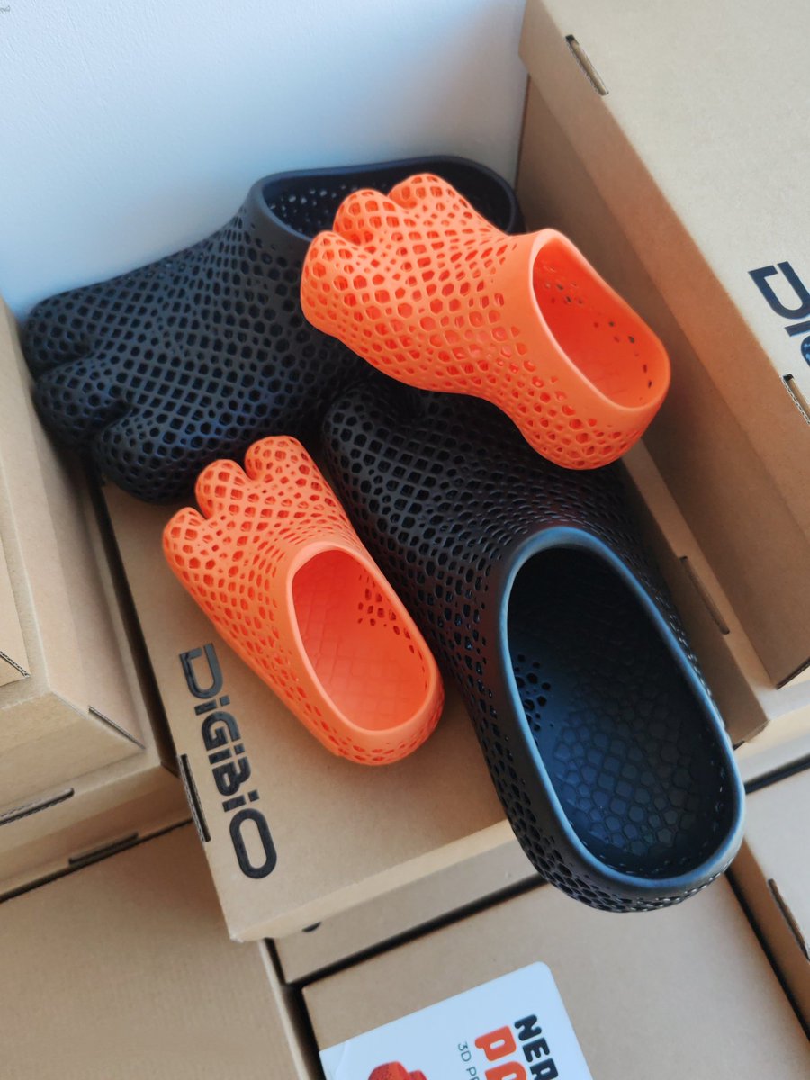 digibiooo's tweet image. Big and cool, small and cute! 👣🦍Baby #nervape 👶has its own shoes now! @Nervapes #ckb #digibio #3DPrinting #babyshoes #cute
