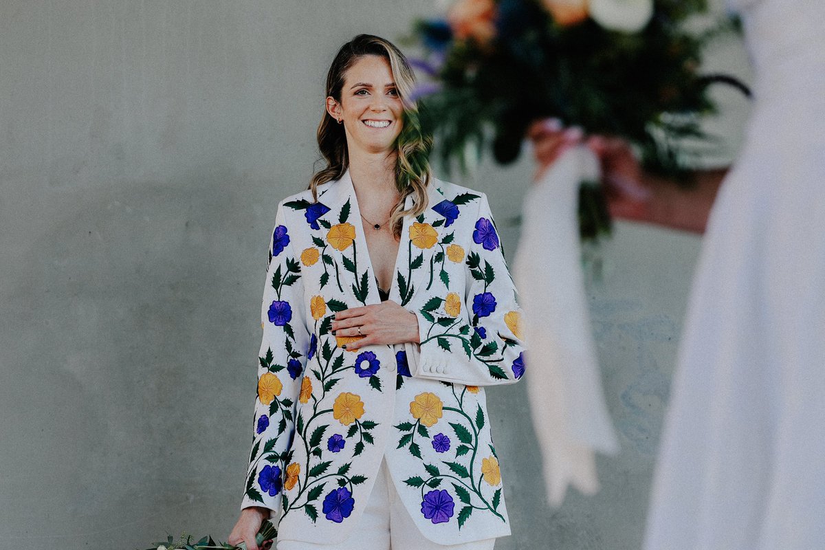 a_bespoken's tweet photo. Maria looked amazing in her custom floral suit, which was decorated with bright flowers that really matched the vibe of the day. Every little detail shows Maria’s personal style and the happiness of their special moment.🤩

#clients #happyclientdiaries #bespoke #Wedding https://t.co/FLcD0QbGTy