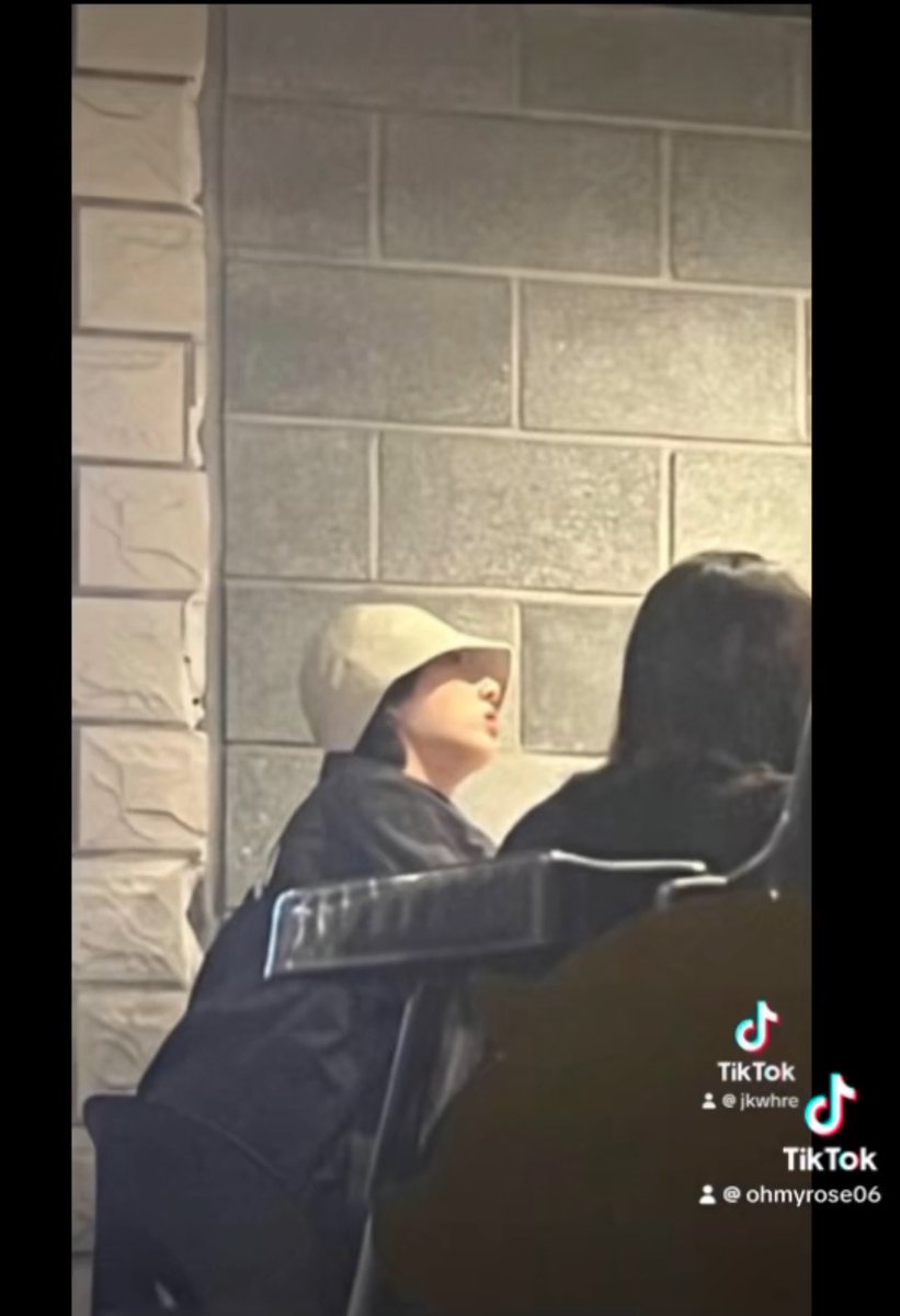 yourworstn3nmb's tweet photo. #kths and #jjks teamed up and vote for which girlfriend jungkook got pregnant ?
#taekook #taehyung #jungkook #v #jk #mnet #MnetPlus #Mnet_Plus https://t.co/hELlfAAeTh