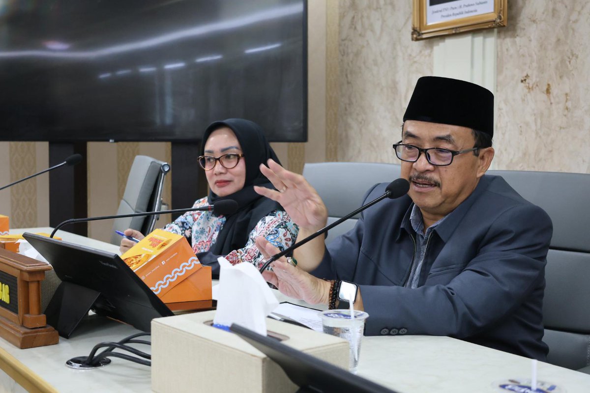DjampiS's tweet photo. MEWAKILI PIMPINAN KOMISI 1 DPRD JABAR, MENERIMA KUNJUNGAN KERJA KOMISI A DPRD SUMATERA UTARA DENGAN PIMPINAN ROMBONGAN @ZAIRASALIMLUBIS

@A_FauziFawaz @cakimiNOW
@EmHasanuddin
@SyaifulHooda @AcepJamaludin01 https://t.co/WzzY3WJKTM