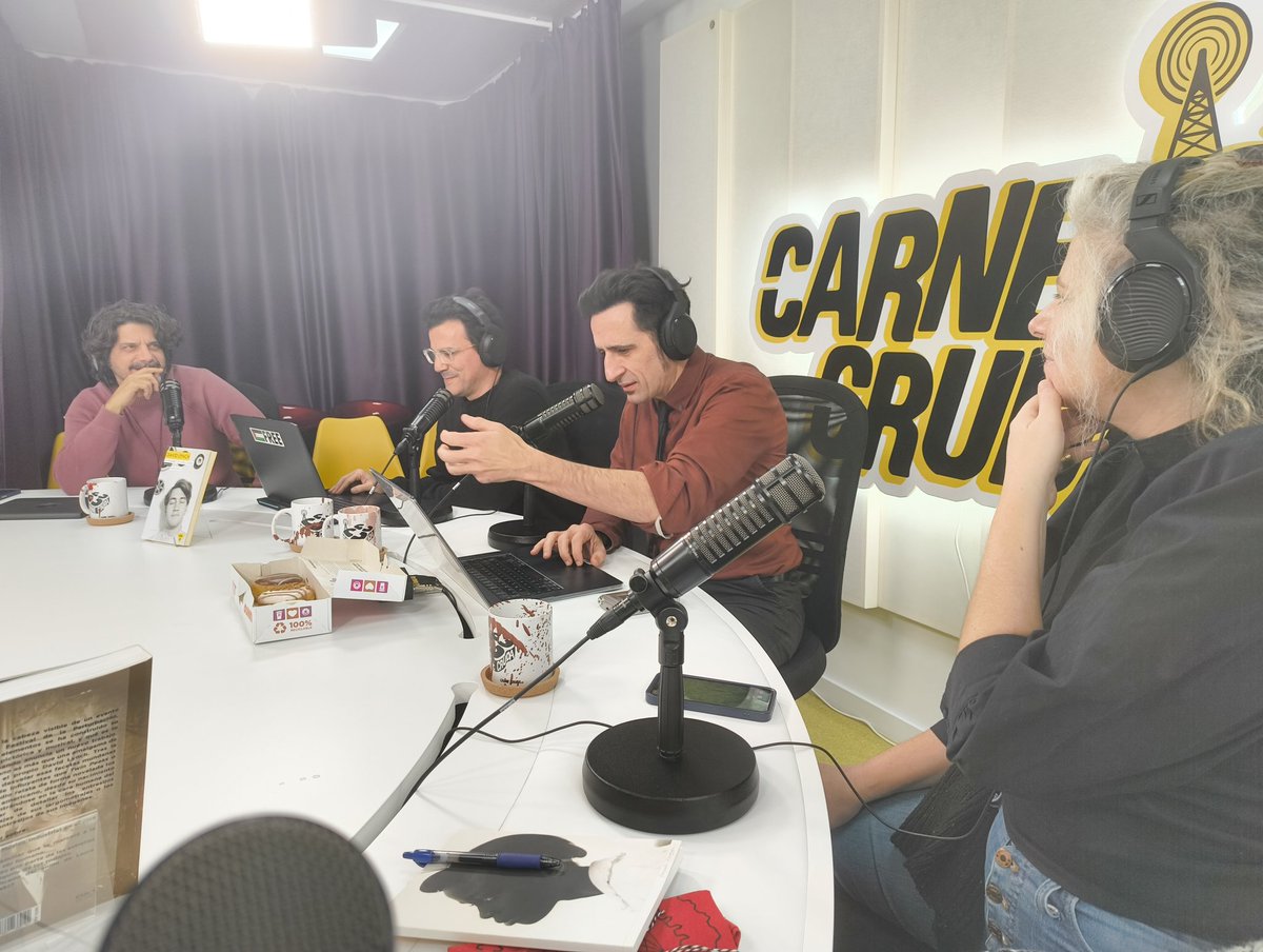"David Lynch que estás en los sueños". 

Estupendo programa ayer en <a href="/carnecrudaradio/">Javier Gallego Crudo</a> sobre David Lynch. Más de 90' con los mejores participantes posibles. No te lo pierdas, también en Youtube:

youtu.be/ILAeCmcZU_I?si…