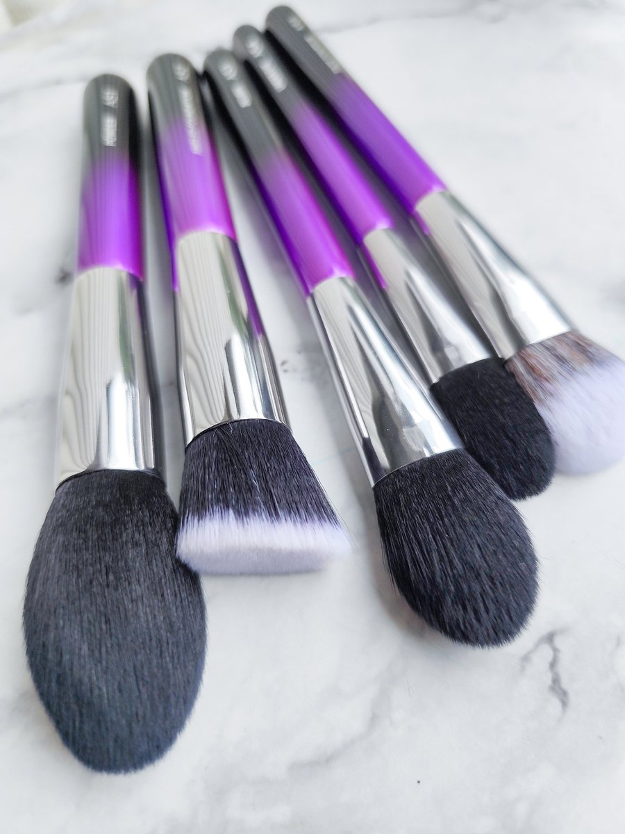 skincherrys's tweet photo. yg lagi cari brush brand lokal aku saranin cobain brush ini deh gusyy~ brand ini tuh underrated padahal bagus banget dan worth the price, biasanya dipakai sama MUA https://t.co/QKbKmZqXH1