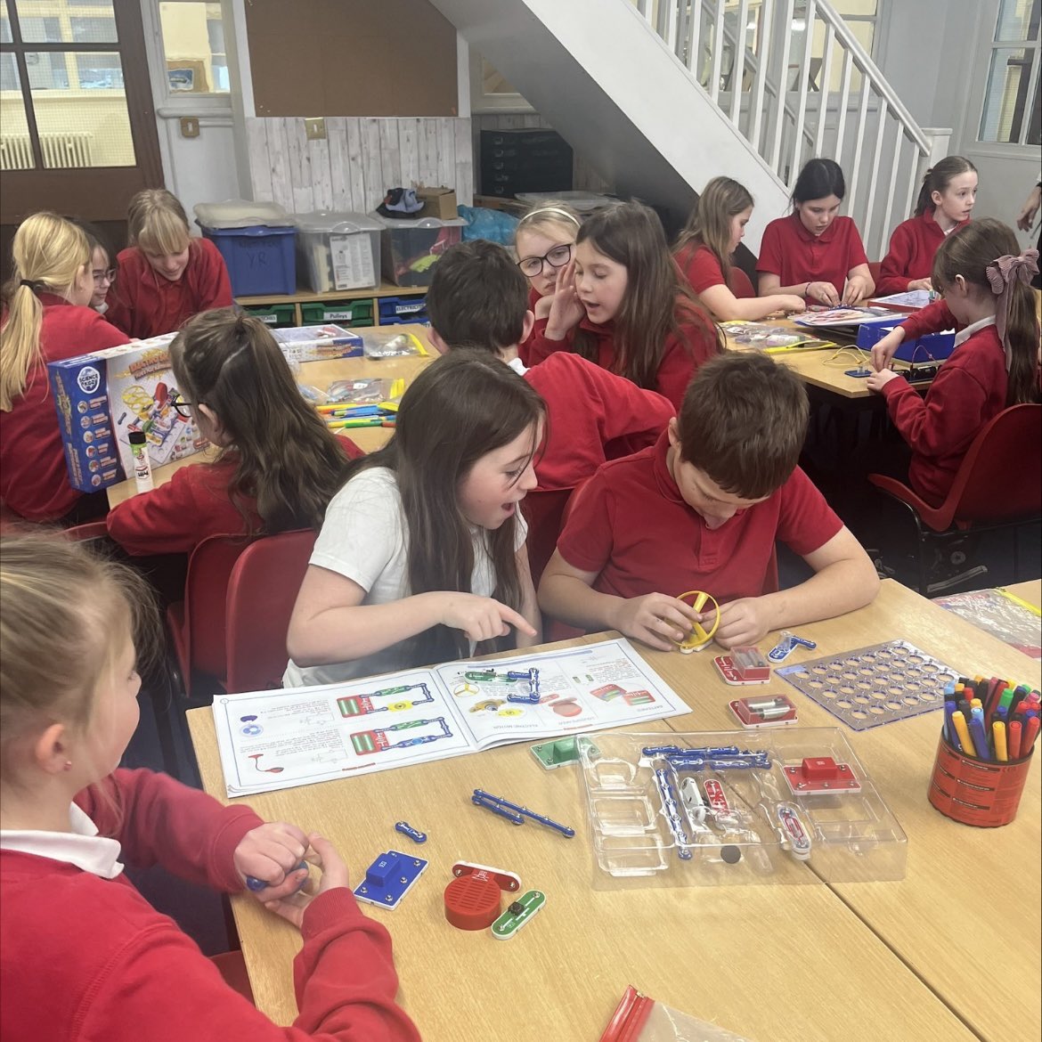 luckwellprimary's tweet photo. This week Shooting Stars looked at components of a circuit, safety around using electricity and creating circuits with motors. They had a great time experimenting and exploring! 💡 #Luckwell @ExcaliburAT 🫶 https://t.co/9eSmlWmnic