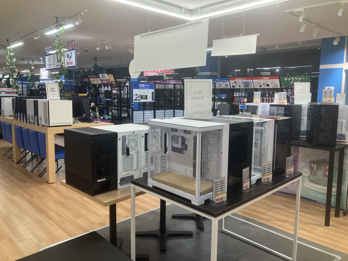 dospara_asahi's tweet photo. 【展示PCケース販売のお知らせ】

明日24日10時半から販売開始‼️
早い者勝ちの特別価格にてご提供‼️

※
ジャンク扱いの為、保証はございません。
返品・交換等は致しかねます。
ご質問は受け付けておりません。
お電話、メール等のお問い合わせもご遠慮ください。
※

#旭川 #ドスパラ https://t.co/FK4okcTDgX