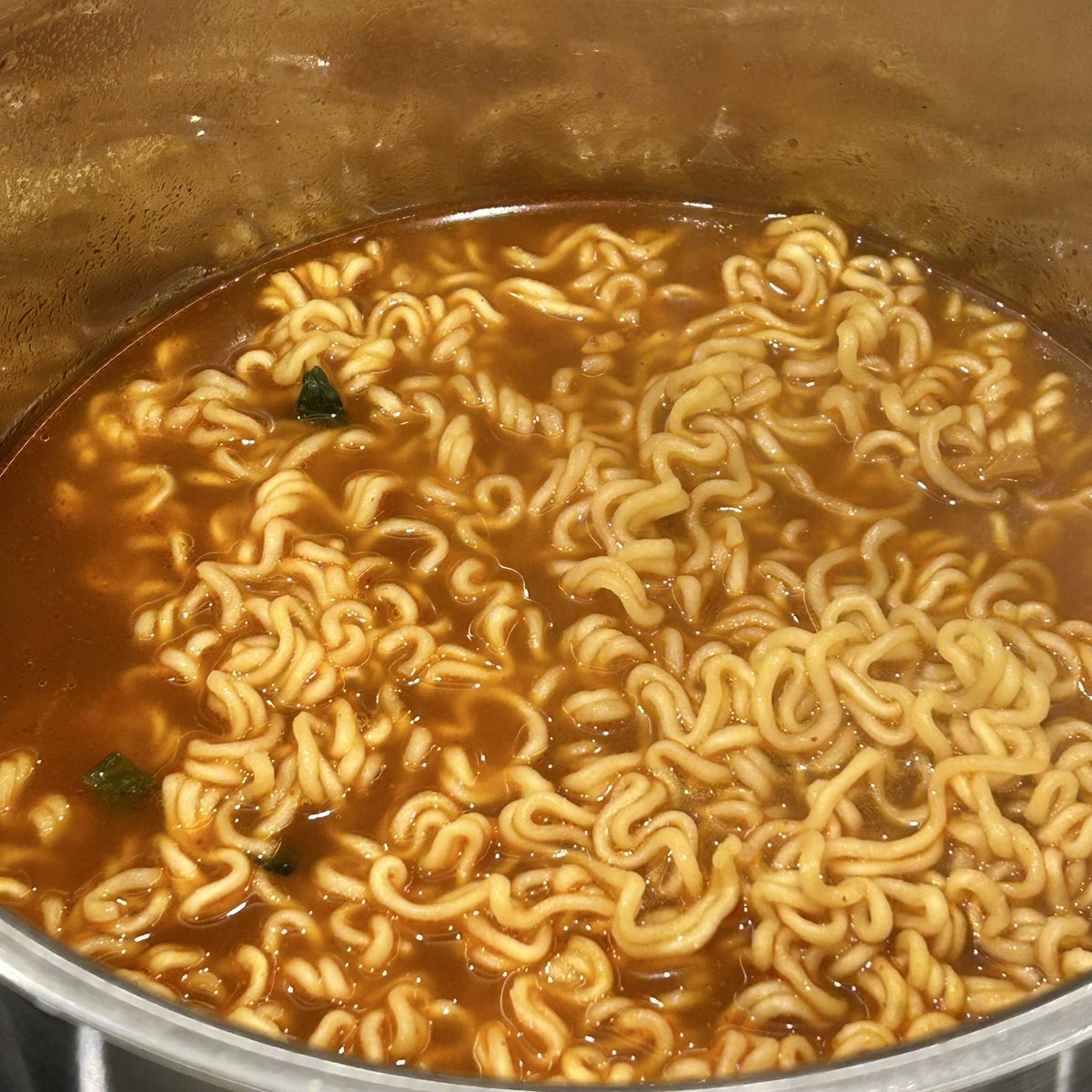 트친소고 뭐고 라면 낋여