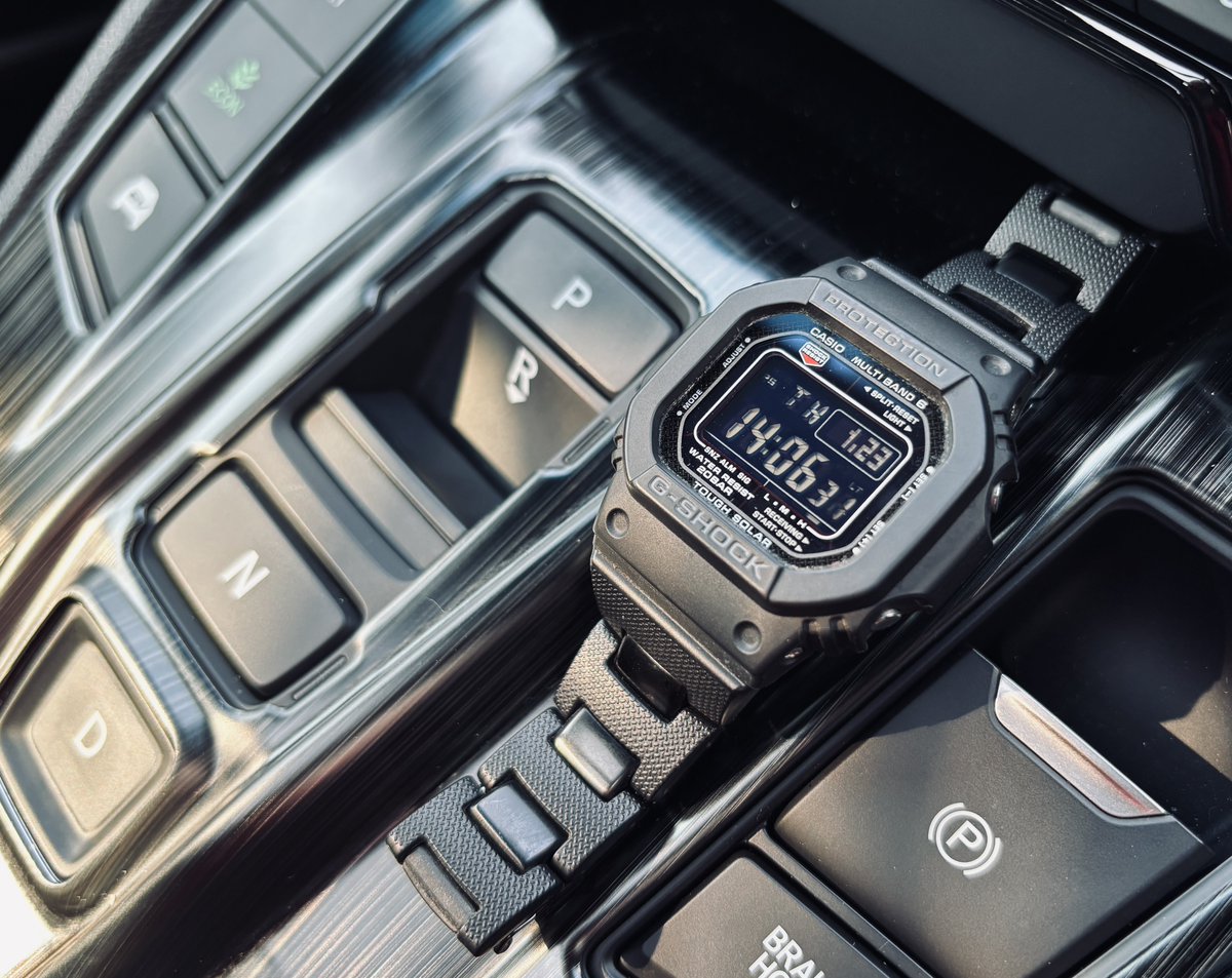 shinrakun_e12's tweet image. CR-VとG-SHOCK

やっぱりスイッチ式シフトには違和感しかない・・・慣れればブラインドタッチも問題なく出来そうだけど。

#HONDA #ホンダ #RT5
#casio #gshock #m5600