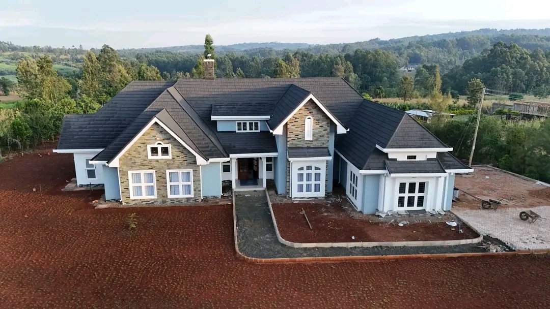 Bossyator's tweet photo. Finally I've seen the famous American Modern Vermont Farmhouse design built in Kenya. What a masterpiece from the Sino-Saido Group. Congratulations 👏 👏 https://t.co/gl3xjCHagI
