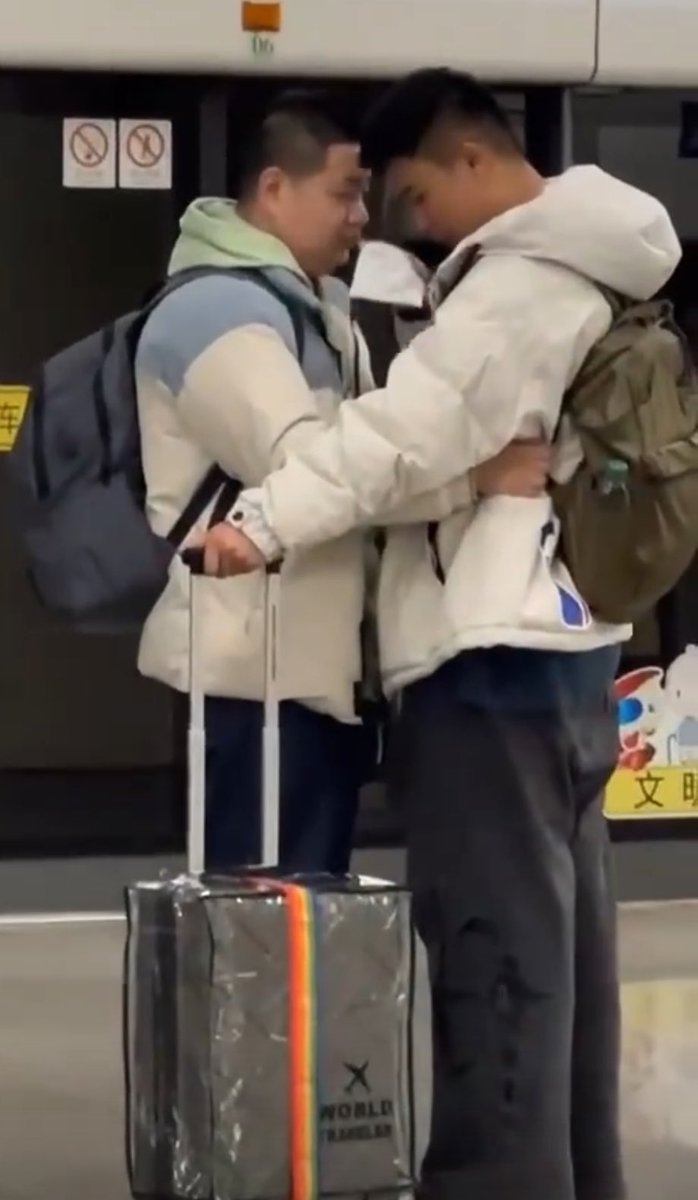 m9407413's tweet photo. @bober_AI We are gay couple, bober can you draw us? https://t.co/tcL1xfgKHo
