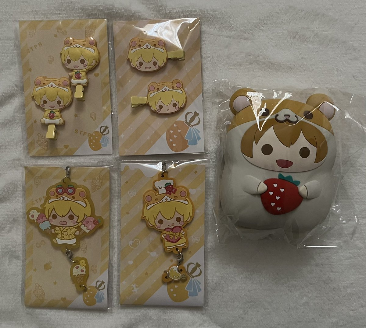 Trhka_stpr's tweet photo. #すとぷりグッズ交換 

求︰買取(PayPay、銀行振込等)>>>>交換(22NewYear等身🩵缶バ)

譲：画像のもの

⚠︎︎不可の場合はいいねのみ
⚠︎合計金額＋送料

#すとぷりグッズ回収 #すとぷりグッズ買取 #すとぷりグッズ #ころんくんグッズ交換 #ころんくんグッズ回収 #すとぷりグッズ無限回収 https://t.co/gDbPz3Eom3