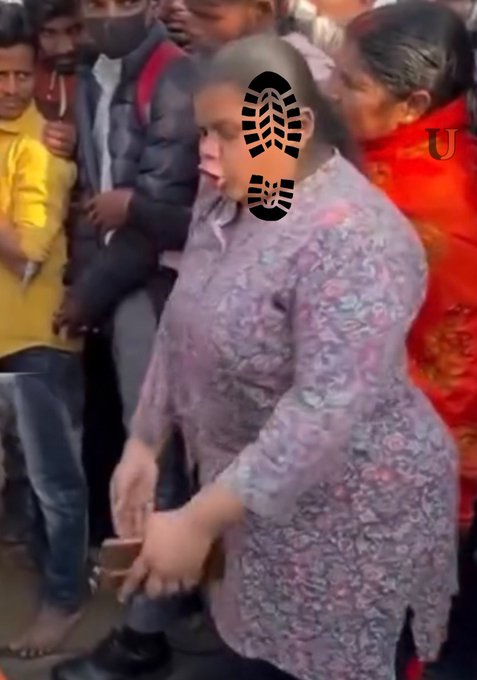 SumanRastogi6's tweet photo. इस नीले सांड को जो जेल में देखना चाहता है वो like करे😡 
1 like = 100 👞
1 RP = 500 👞

#Mahakumbh #prayagraj #Pushpa2TheRule #JalgaonTrainAccident #NetajiSubhasChandraBose #ParakramDiwas #ContentWithOne #trainaccident #AkshayKumar #Oscars #INDvENG https://t.co/0v1X2UUd4v