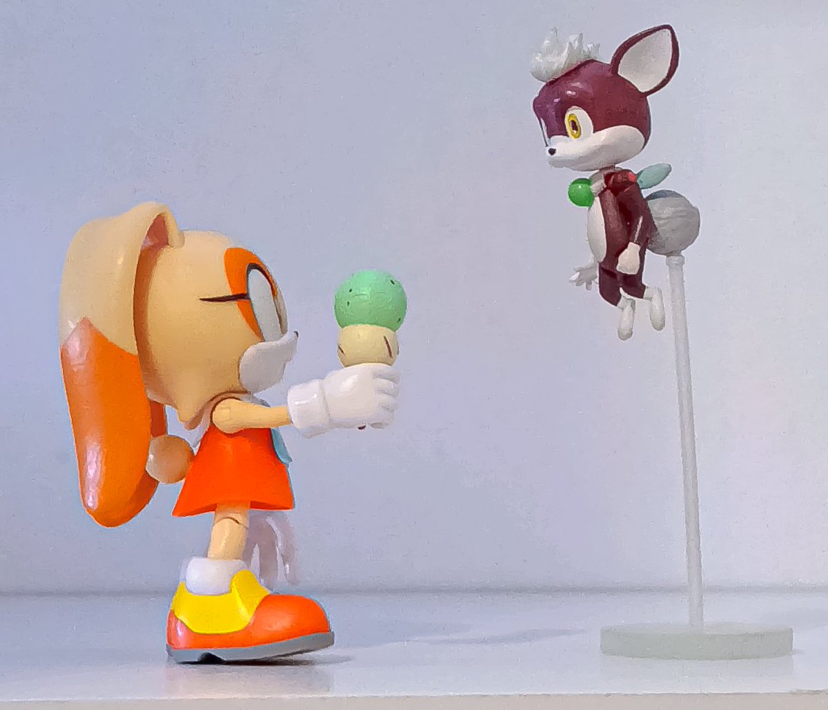 Gabs_c4d's tweet photo. Chip would a love a ice cream!π¦π
#sonicunleashed #chip #sonicfigure #customsonicfigure #customfigure #SonicTheHedgehog #sonicthehedgehog #jakkspacific #jakkspacificsonic #customfigure #figure #figurephotography #creamtherabbit https://t.co/ped2WBU8pq