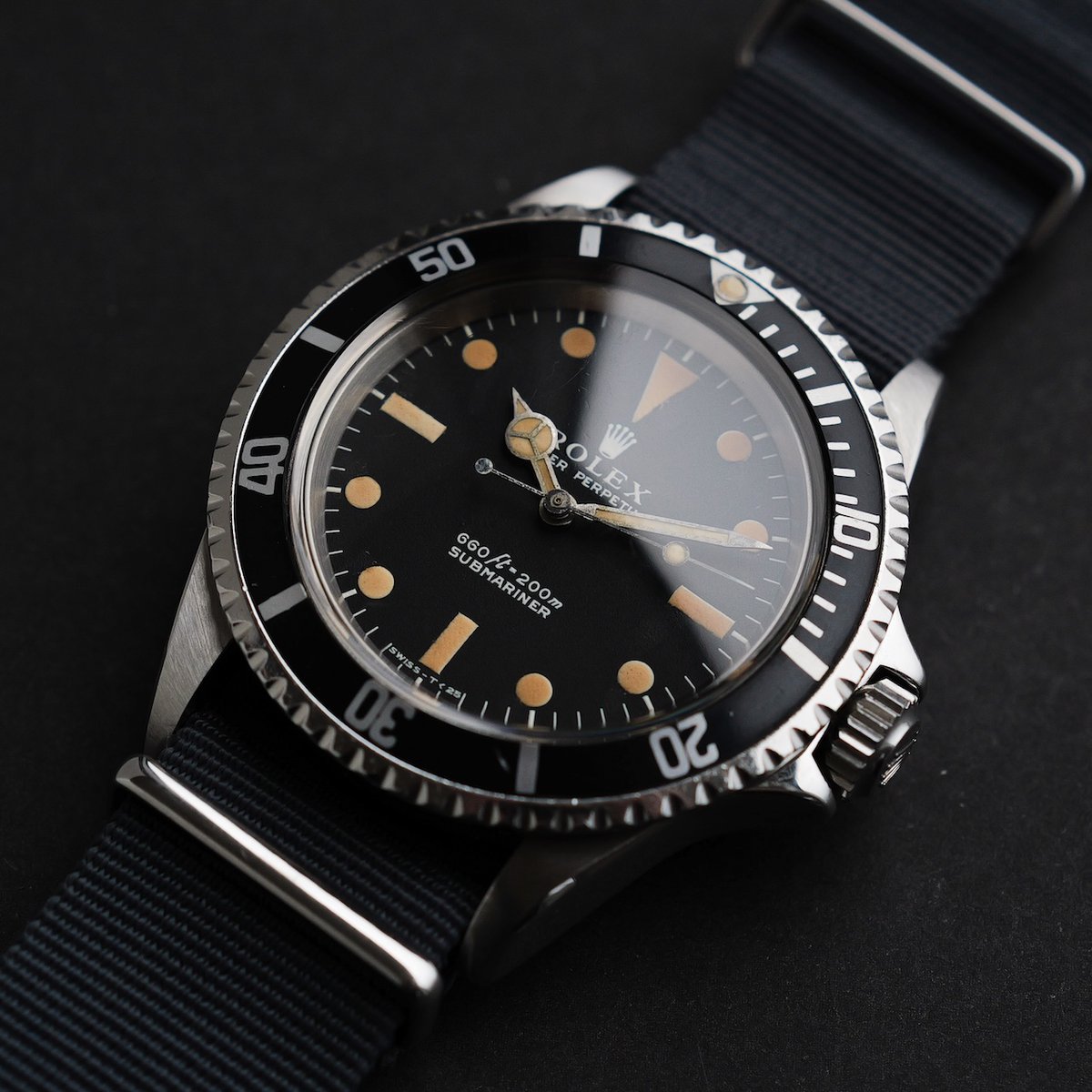 ENZO_Shop's tweet photo. ロレックス コメックス サブマリーナー1stモデル。
最初のモデルは、レファレンスが5513でCOMEX表記がダイヤルにはなく、裏蓋にROLEXとCOMEXのエングレービングと小さなコメックス社の支給ナンバーが通し番号で刻印されています。
販売中!!
お問い合わせはDMにて https://t.co/6JhQat3C20