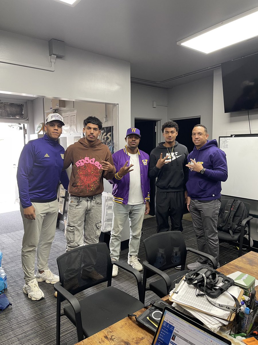 Thank you <a href="/CoachJRich/">John Richardson</a> , <a href="/STaylorMays/">Taylor Mays</a> , and <a href="/Coach_Walters/">Ryan Walters</a> for stopping by and talking to me!

<a href="/NVfootball58/">Northview Football</a> <a href="/SilvaUSSSASoCal/">Silva</a> <a href="/a_hoopeerrrr/">🐎Hoopssdotcom🐎</a>