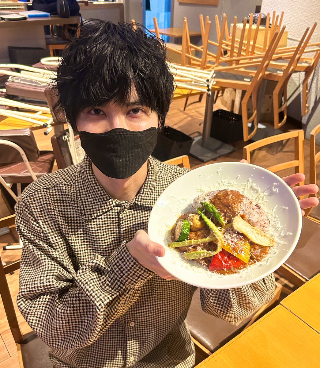 LIVE_BLUEMOOD's tweet photo. 本日のスペシャルメニュー
「圭輝のカレーライス」
「Sunset Ocean(ドリンク)」

宇都圭輝さん、ありがとうございます😊
@keiki_key https://t.co/CMHOt1nkrX