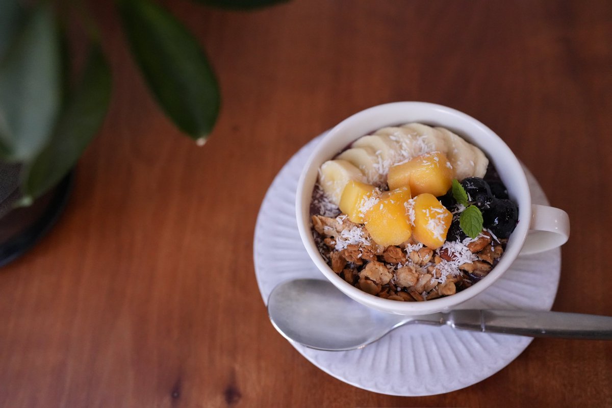 AlsterGarten's tweet photo. あったかくなってきて、アサイーボウルがよく出ています🥣

うちのアサイーはアサイーの分量を増やしつつ美味しく食べれる配合にこだわって、研究を重ねた一品です！

まだ食べたことない方、ぜひ一度お試しください！ https://t.co/iQVSC0fYc6