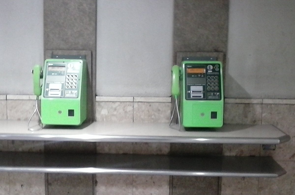 akbgf104N's tweet photo. 〔ローカルポスト〕
TLに、ミングの公衆電話がない、とあったので調査。エミルQBハウス東にありました。#公衆電話 https://t.co/bVfw7SkFP3